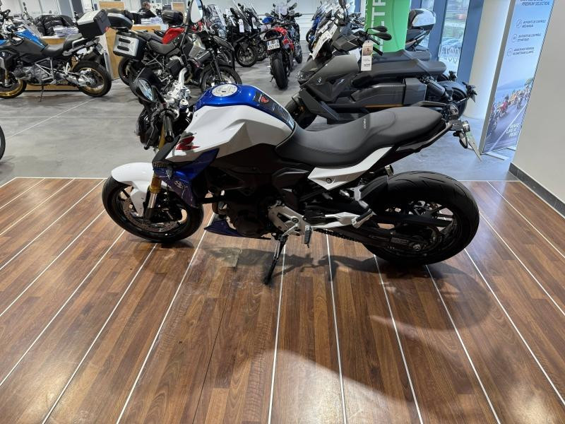 Occasion BMW F F 900 R A2 2022 Style Sport (White, blue metallic, red) 6990 € à Lesménils
