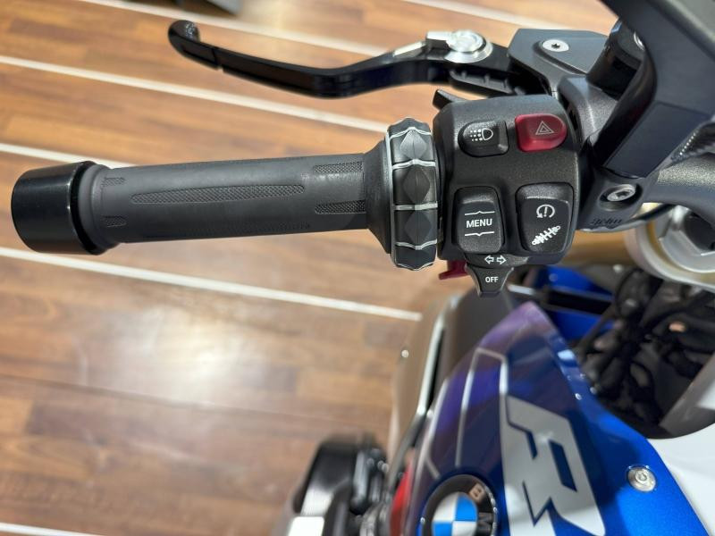 Occasion BMW R R 1250 R 2022 Light White / Racing Blue/ Racing Red 13500 € à Lesménils