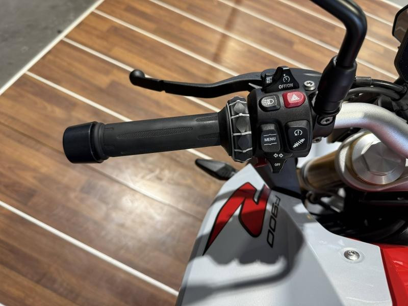 Used BMW F F 900 R A2 2021 Hockenheim Silver Metallic / Racing Red € 7500 in Lesménils