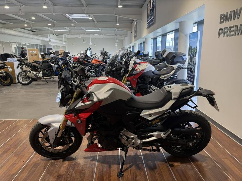 Used BMW F F 900 R A2 2021 Hockenheim Silver Metallic / Racing Red € 7500 in Lesménils