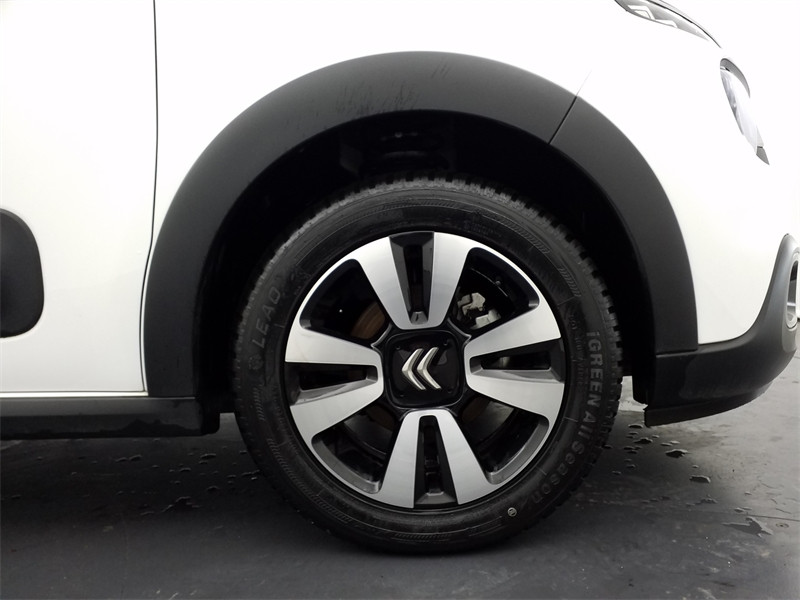 Used CITROEN C3 1.2 PureTech 83ch S&S Shine 2021 Blanc Banquise (O) - Noir Onyx € 10990 in Lesménils