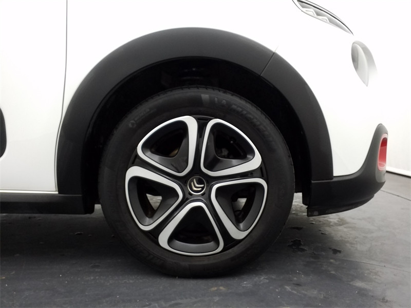 Occasion CITROEN C3 1.2 PureTech 83ch S&S Shine 130g 2020 Blanc Banquise (O) - Rouge Aden 10490 € à Lesménils