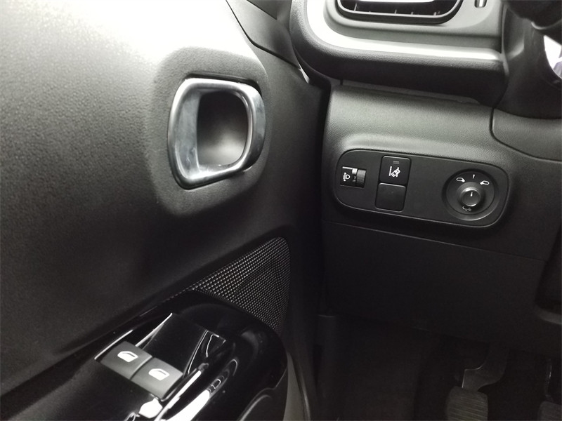 Occasion CITROEN C3 1.2 PureTech 83ch S&S Shine 130g 2020 Blanc Banquise (O) - Rouge Aden 10490 € à Lesménils