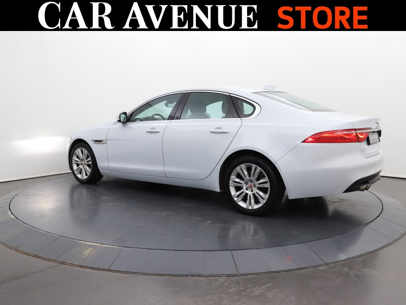 Used JAGUAR XF 2.0D 180ch R-Sport BVA 2019 Yulong White € 22990 in Lesménils