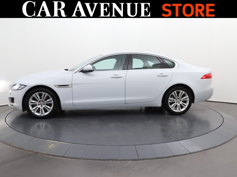 Used JAGUAR XF 2.0D 180ch R-Sport BVA 2019 Yulong White € 22990 in Lesménils