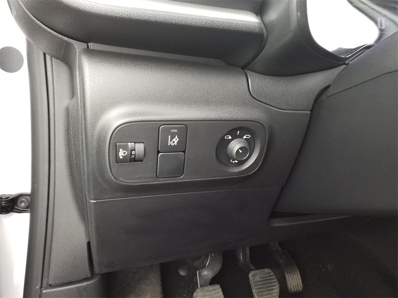 Used CITROEN C3 PureTech 82ch Graphic S&S E6.d 2019 Blanc Banquise - Rouge Aden € 8990 in Lesménils