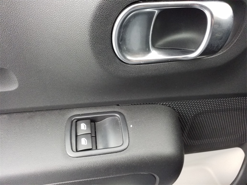 Used CITROEN C3 PureTech 82ch Graphic S&S E6.d 2019 Blanc Banquise - Rouge Aden € 8990 in Lesménils