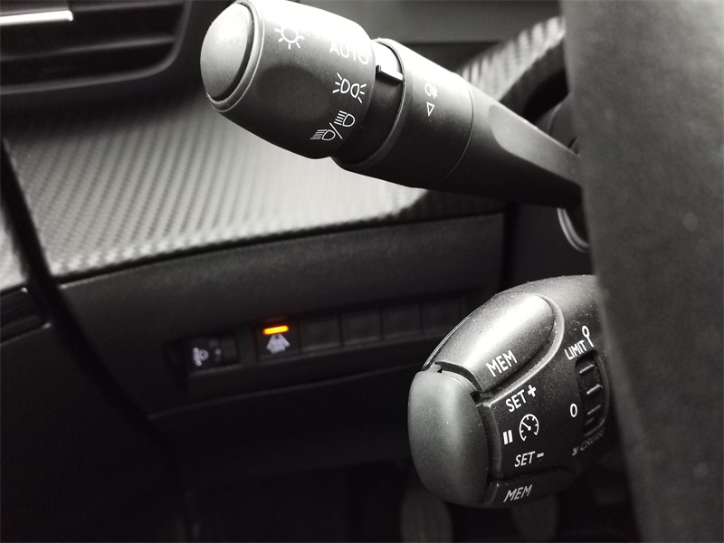 Occasion PEUGEOT 2008 1.2 PureTech 100ch S&S Allure Pack 2022 Blanc banquise (O) 16490 € à Lesménils