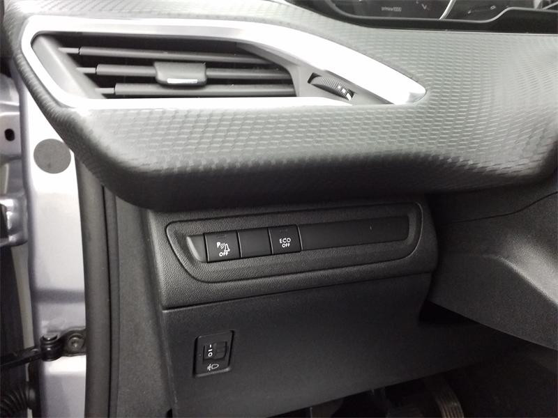 Occasion PEUGEOT 2008 1.2 PureTech 82ch E6.c Allure 2019 Gris Platinium 10990 € à Lesménils