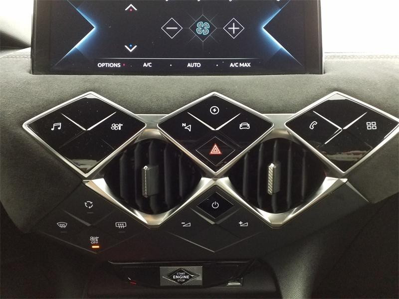 Used DS DS 3 Crossback E-Tense Performance Line + 2020 Blanc Perle Nacré - Toit Noir Perla N. € 15490 in Lesménils