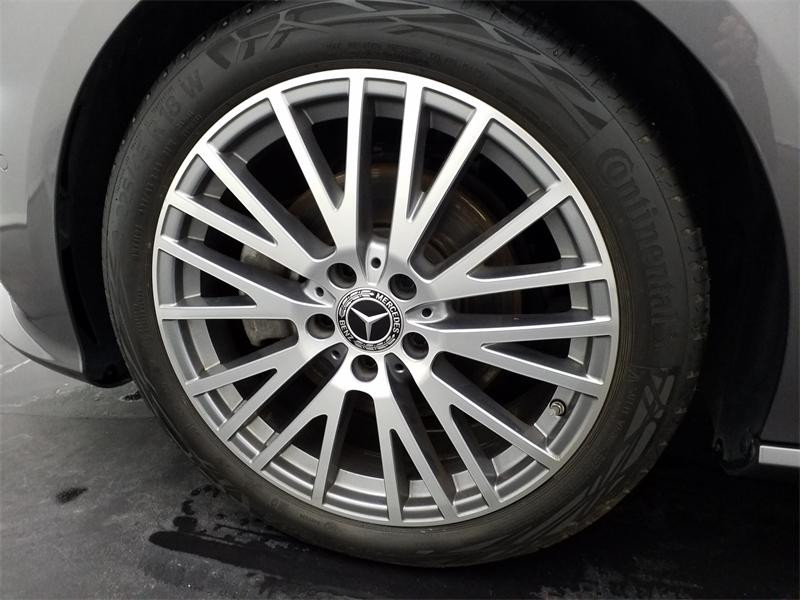 Used MERCEDES-BENZ CLA Shooting Brake 180 d 116ch Progressive Line 8G-DCT 2023 Gris montagne métallisé € 29990 in Lesménils