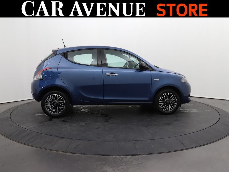 Occasion LANCIA Ypsilon 1.2 Ibrida 70 cv boite manuelle 2024 Bleu Lancia Métallisé/Toit noir 14490 € à Lesménils