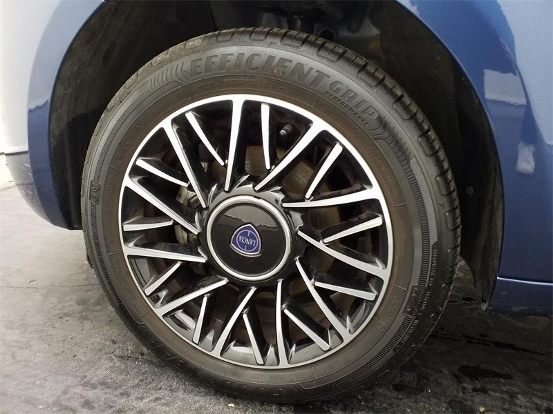 Occasion LANCIA Ypsilon 1.2 Ibrida 70 cv boite manuelle 2024 Bleu Lancia Métallisé/Toit noir 14490 € à Lesménils