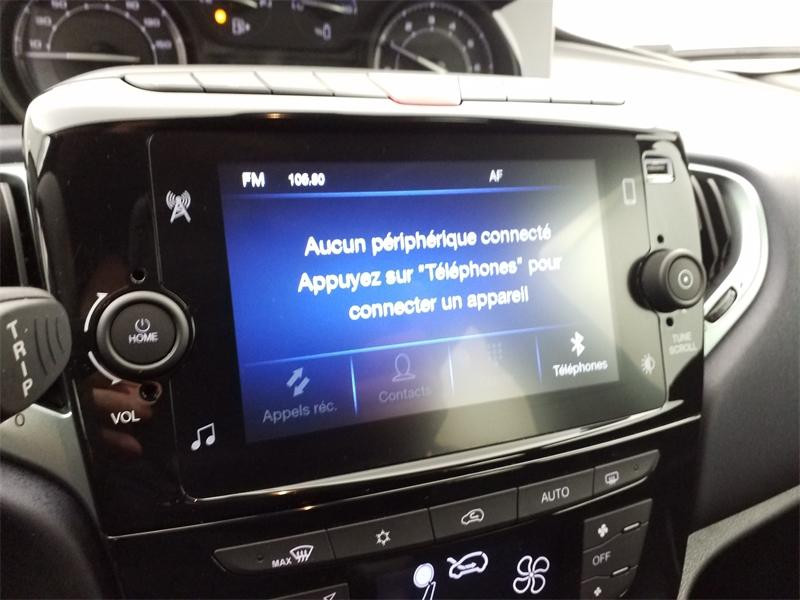Occasion LANCIA Ypsilon 1.2 Ibrida 70 cv boite manuelle 2024 Bleu Lancia Métallisé/Toit noir 14490 € à Lesménils