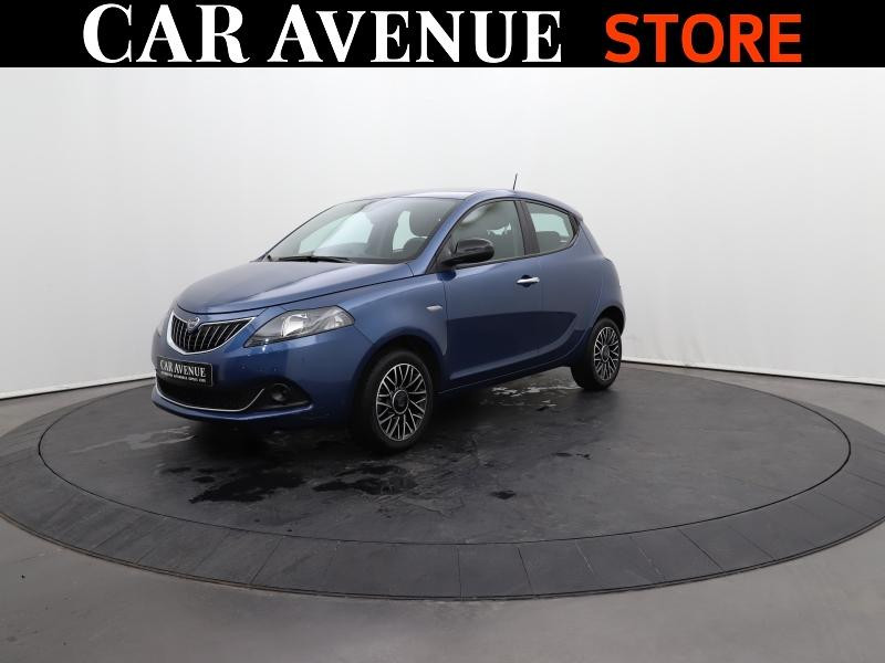 Occasion LANCIA Ypsilon 1.2 Ibrida 70 cv boite manuelle 2024 Bleu Lancia Métallisé/Toit noir 14490 € à Lesménils