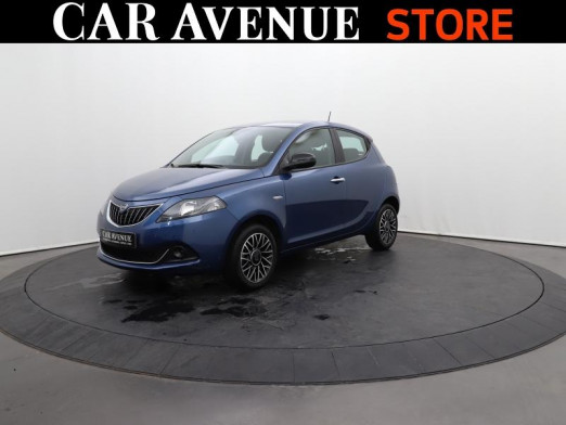 Occasion LANCIA Ypsilon 1.2 Ibrida 70 cv boite manuelle 2024 Bleu Lancia Métallisé/Toit noir 14 990 € à Lesménils