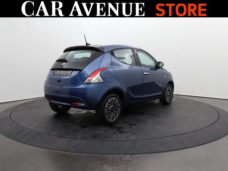 Occasion LANCIA Ypsilon 1.2 Ibrida 70 cv boite manuelle 2024 Bleu Lancia Métallisé/Toit noir 14490 € à Lesménils