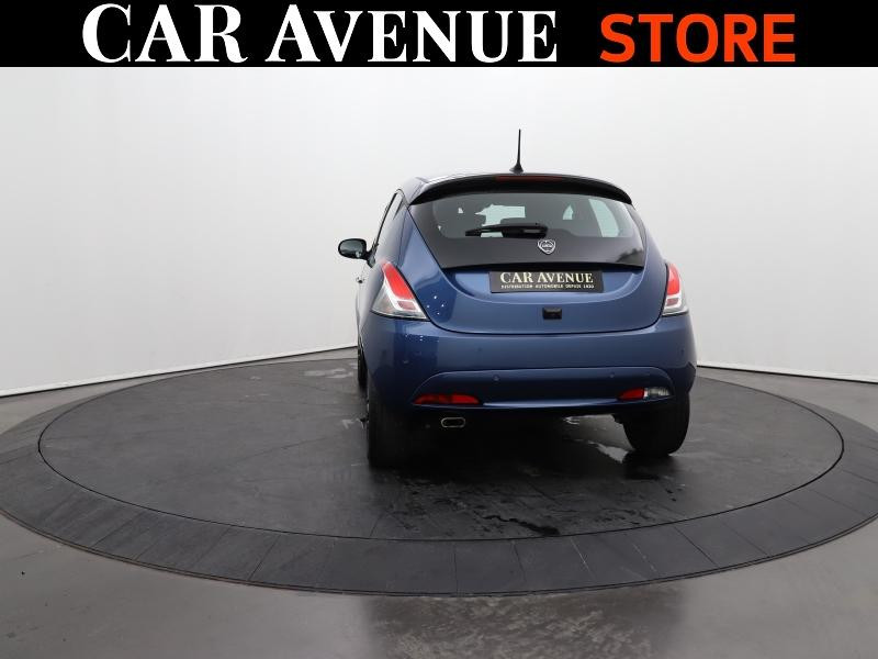 Occasion LANCIA Ypsilon 1.2 Ibrida 70 cv boite manuelle 2024 Bleu Lancia Métallisé/Toit noir 14490 € à Lesménils