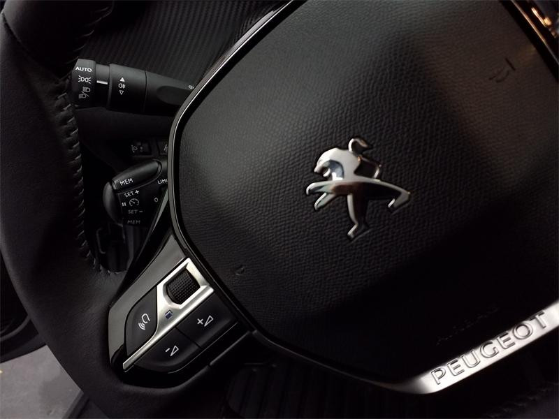Occasion PEUGEOT 208 1.2 PureTech 100ch S&S Allure 2023 Gris Artense (M) 15790 € à Lesménils
