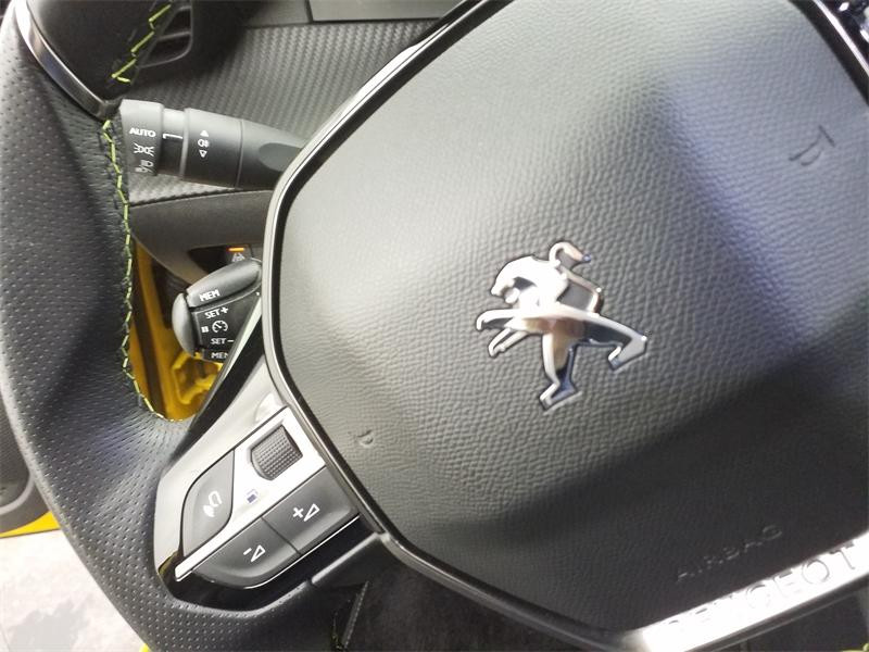 Occasion PEUGEOT 208 1.2 PureTech 100ch S&S GT 2021 Jaune 14590 € à Lesménils