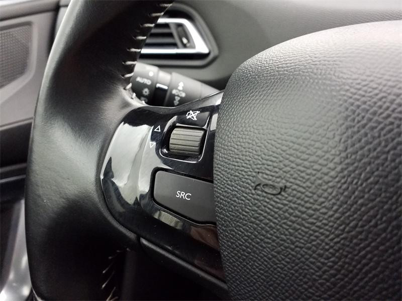 Occasion PEUGEOT 308 1.2 Puretech 130ch Allure S&S 5p 2015 Noir Perla Nera 9390 € à Lesménils