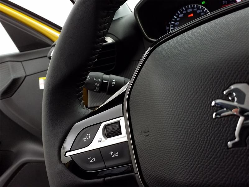 Occasion PEUGEOT 208 1.2 PureTech 100ch S&S Allure 2022 Jaune 14790 € à Lesménils
