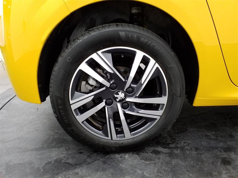 Occasion PEUGEOT 208 1.2 PureTech 100ch S&S Allure 2022 Jaune 14790 € à Lesménils