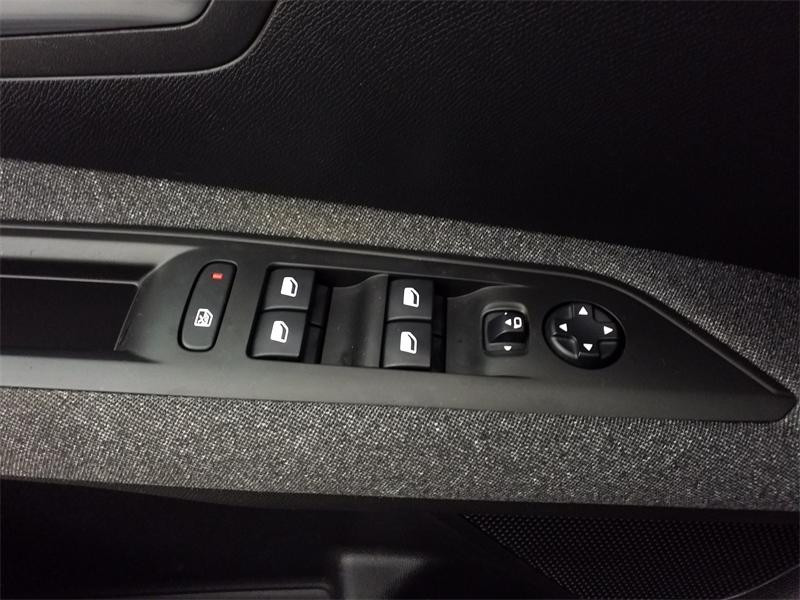 Used PEUGEOT 3008 1.2 PureTech 130ch Active Business S&S EAT8 109g 2019 Noir Perla Nera (M) € 16890 in Lesménils