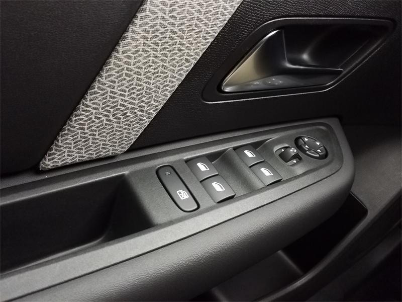 Used CITROEN C4 PureTech 130ch S&S Feel Pack 2023 Blanc Nacré (N) € 17490 in Lesménils