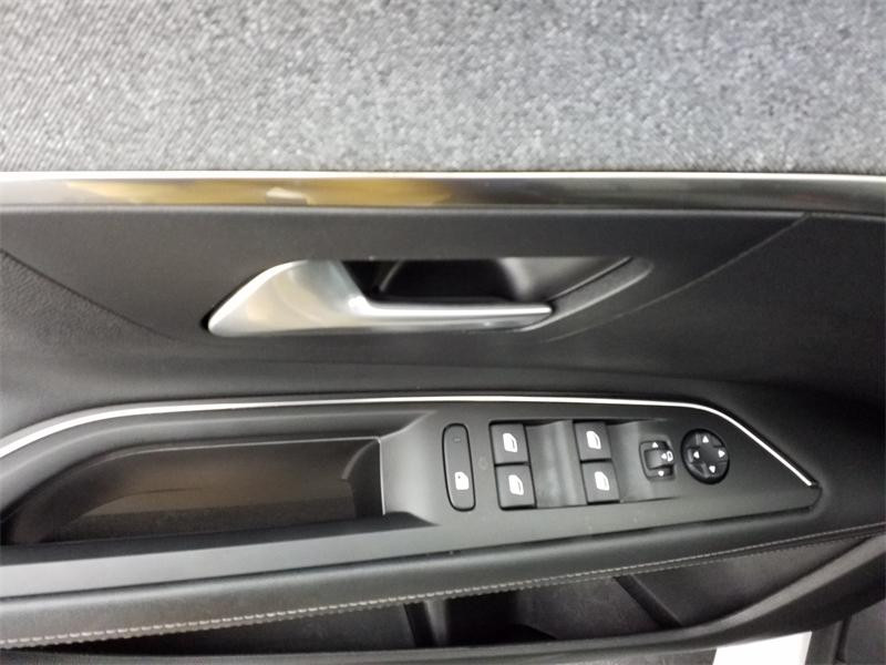 Used PEUGEOT 3008 1.2 PureTech 130ch Allure S&S EAT8  6cv 2020 Blanc Nacré (S) € 18290 in Lesménils