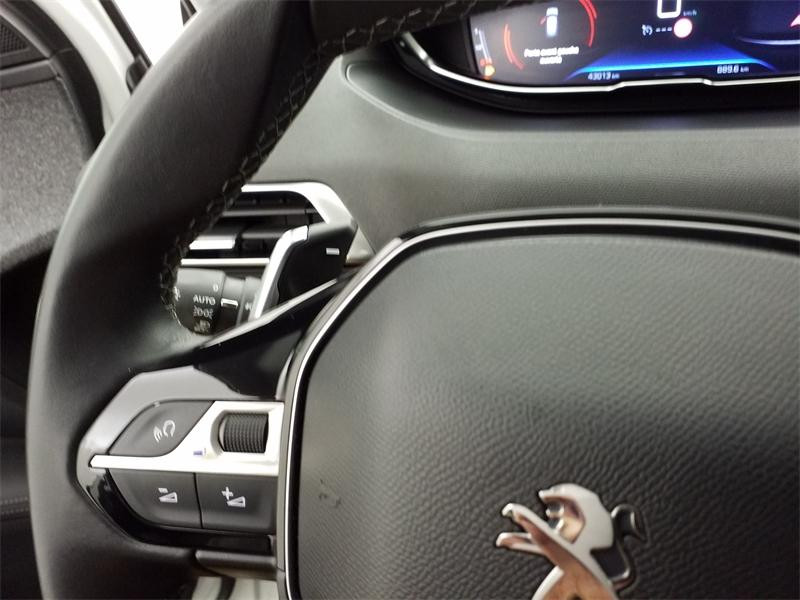 Used PEUGEOT 3008 1.2 PureTech 130ch Allure S&S EAT8  6cv 2020 Blanc Nacré (S) € 18290 in Lesménils