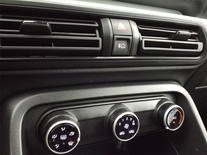 Used CITROEN C3 1.2 PureTech 100ch YOU 2024 Bleu Monte Carlo (O) € 14990 in Lesménils