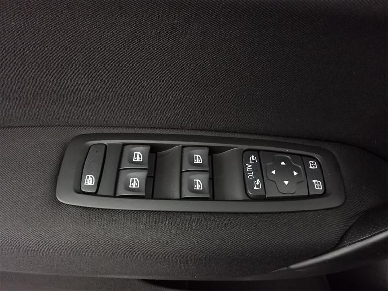 Used RENAULT Megane 1.3 TCe 140ch FAP Limited 2019 Blanc Nacre € 14490 in Lesménils