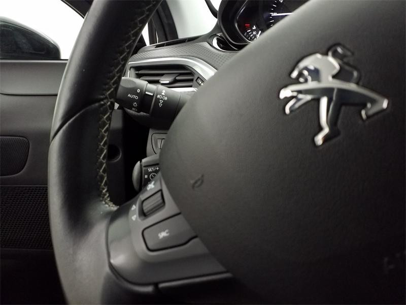 Occasion PEUGEOT 2008 1.2 PureTech 110ch E6.c Allure S&S EAT6 2019 Noir Perla Nera 9990 € à Lesménils