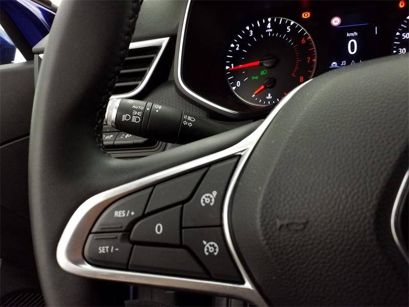 Used RENAULT Clio 1.0 TCe 90ch Business -21 2021 Bleu Iron € 13490 in Lesménils