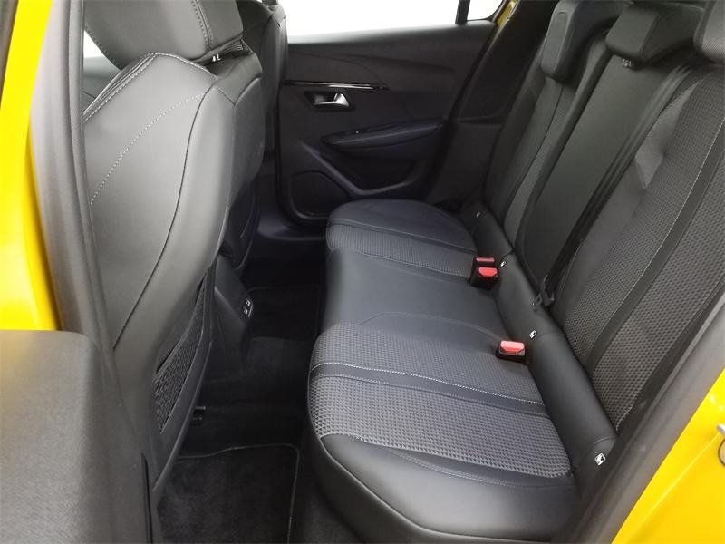 Used PEUGEOT 208 1.2 PureTech 100ch S&S GT 2024 Jaune € 17990 in Lesménils