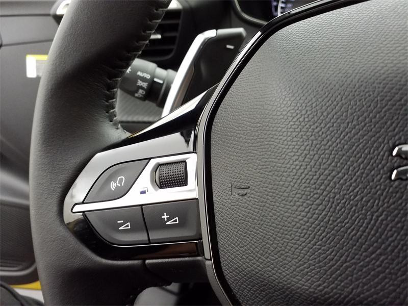 Used PEUGEOT 208 1.2 PureTech 100ch S&S Allure EAT8 2024 Jaune € 16990 in Lesménils