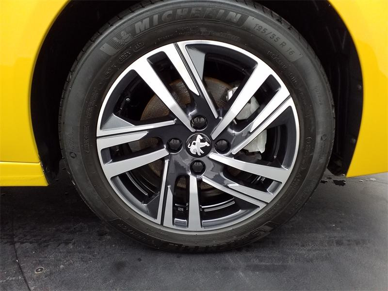 Used PEUGEOT 208 1.2 PureTech 100ch S&S Allure EAT8 2024 Jaune € 16990 in Lesménils
