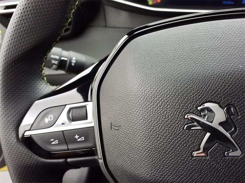 Used PEUGEOT 208 1.2 PureTech 100ch S&S GT 2024 Jaune € 17990 in Lesménils