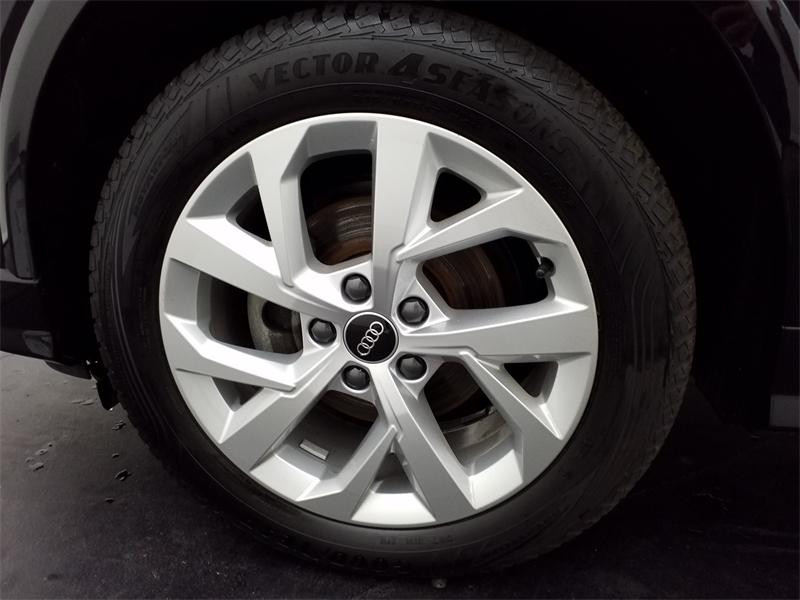 Used AUDI Q2 35 TFSI 150ch S line S tronic 7 2023 Noir Mythic métallisé € 32990 in Lesménils