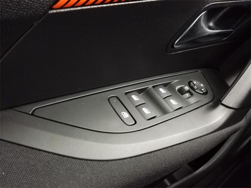 Used PEUGEOT 2008 1.2 PureTech 130ch S&S Active Pack 2023 Orange € 17990 in Lesménils