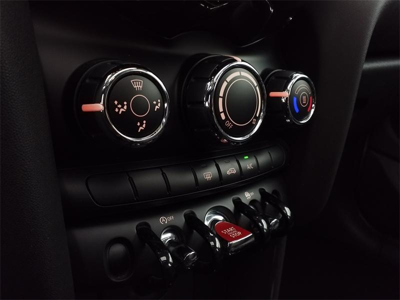 Occasion MINI Mini 5 Portes One 102ch Blackfriars 115g 2018 Pepper White 15990 € à Lesménils