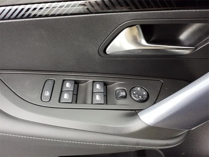 Occasion PEUGEOT 2008 1.2 PureTech 130ch S&S Allure EAT8 2020 Blanc banquise (O) 14990 € à Lesménils