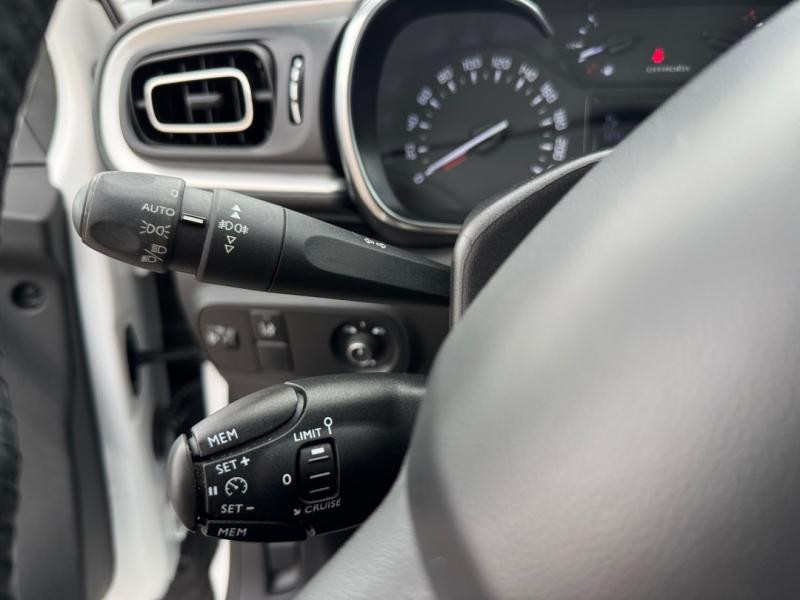 Occasion CITROEN C3 PureTech 82ch Shine 2018 Almond Green - Blanc Opale 8490 € à Lesménils