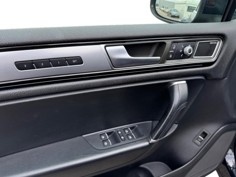 Used VOLKSWAGEN Touareg 3.0 V6 TDI 262ch BlueMotion Technology R-Line 4Motion Tiptronic 2015 Blanc € 18990 in Lesménils