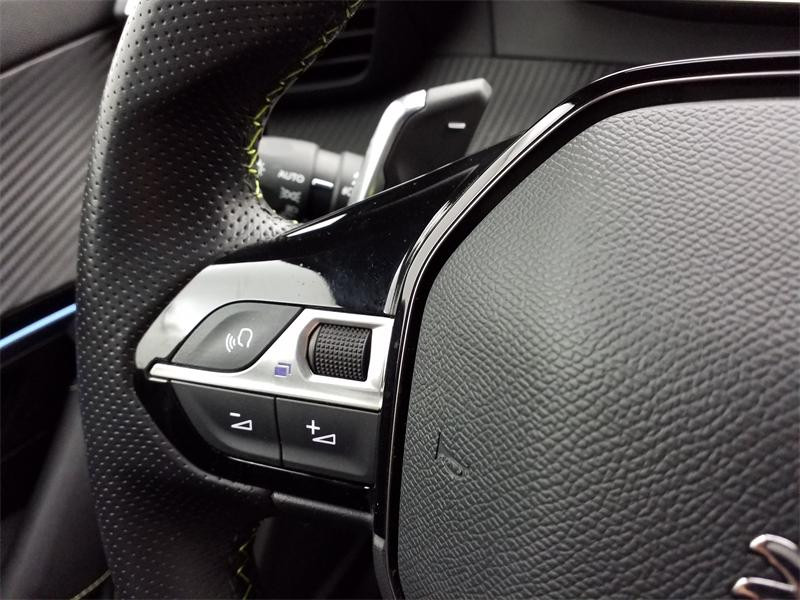 Occasion PEUGEOT 2008 1.2 PureTech 130ch S&S GT EAT8 2021 Blanc Nacré (N) 16890 € à Lesménils