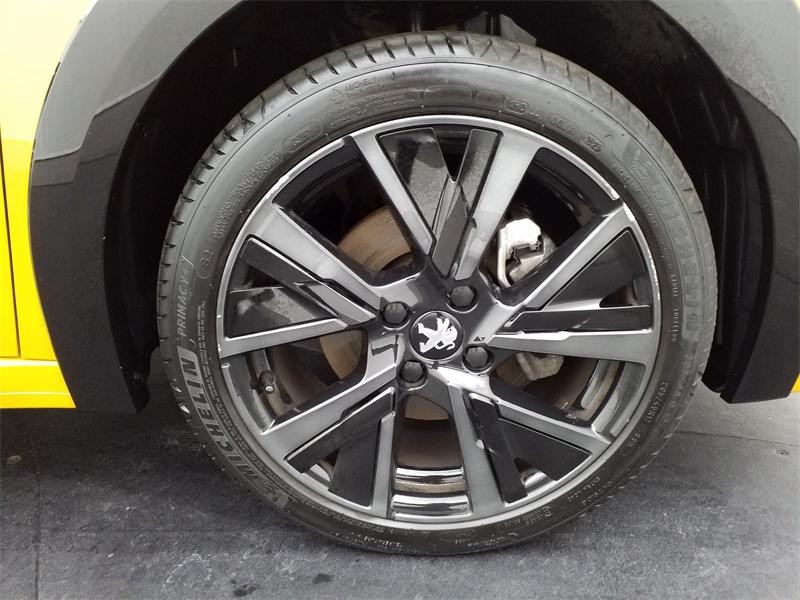 Occasion PEUGEOT 208 1.2 PureTech 100ch S&S GT 2024 Jaune 17690 € à Lesménils