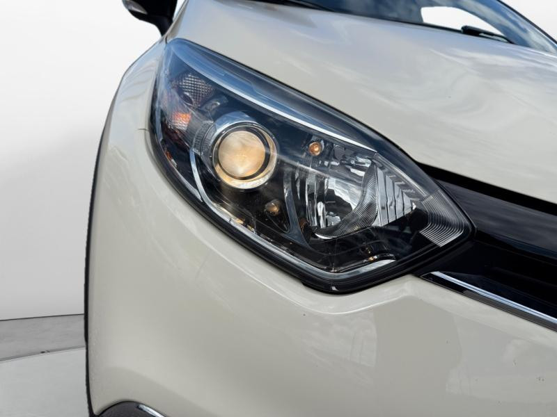 Occasion RENAULT Captur 1.2 TCe 120ch Stop&Start energy Wave Euro6 2016 2016 Blanc nacré / Toit Noir Etoilé 10990 € à Lesménils