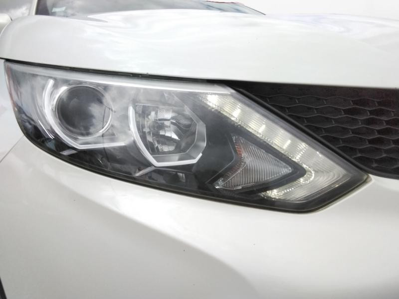 Used NISSAN Qashqai 1.2L DIG-T 115ch Business Edition Xtronic 2017 Blanc Arctique € 11490 in Lesménils