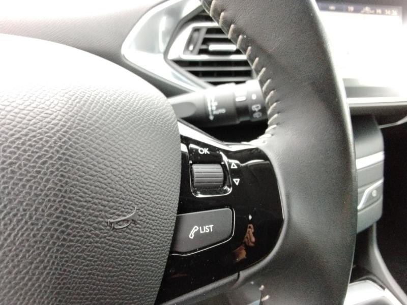 Used PEUGEOT 308 1.2 Puretech 110ch Style S&S 5p 2016 Noir Perla Nera € 8990 in Lesménils